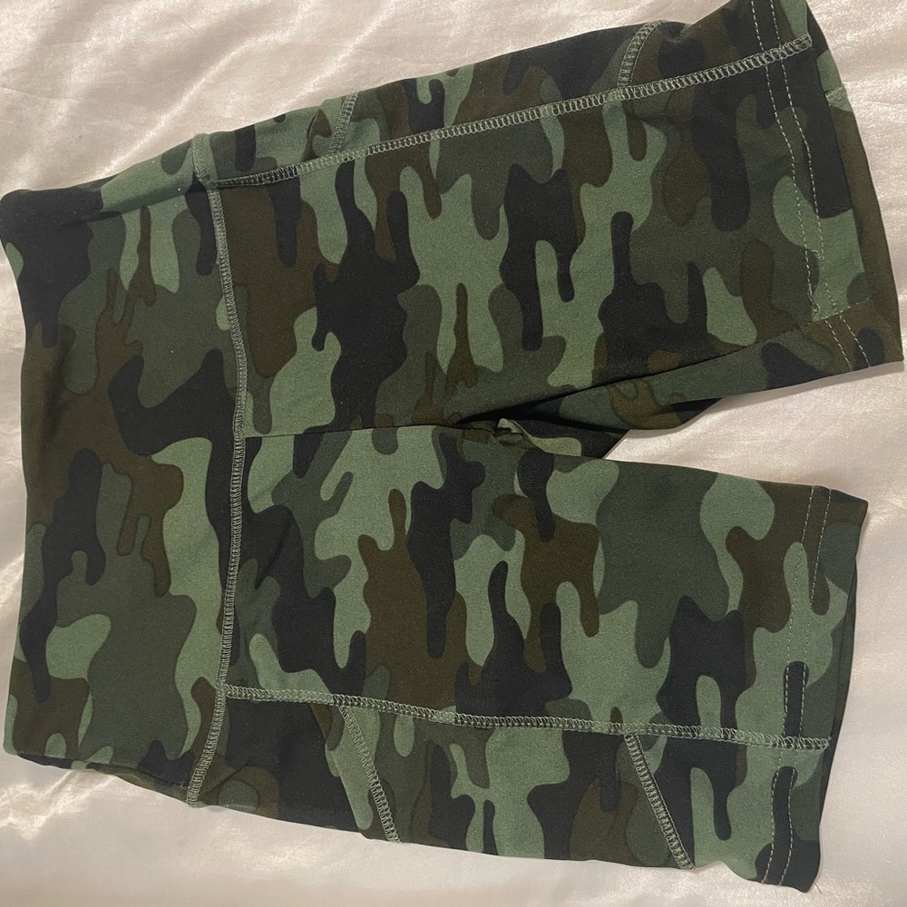 Camo biker shorts with pockets